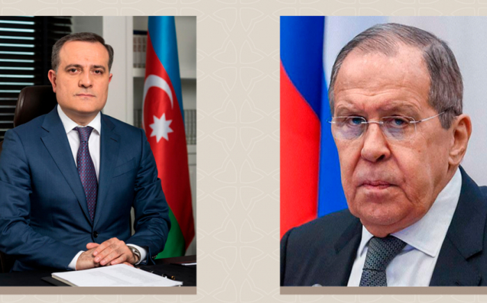  Ceyhun Bayramov Lavrovla sərhəddəki gərginliyi müzakirə edib 