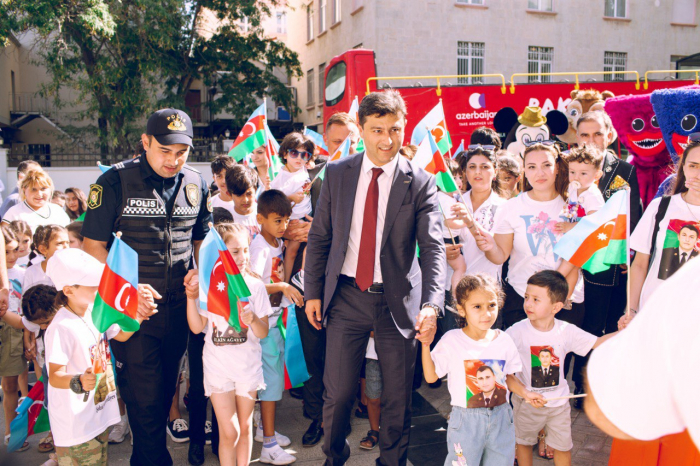       “Superqəhrəmanlar” şəhid balalarına:    “Əsl qəhrəman sizin atanızdır!” -    FOTOLAR      