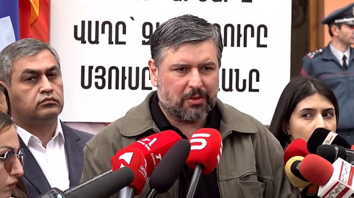    “Nikol məğlubiyyəti Ermənistanın brendinə çevirib” -    Vrtanesyan      