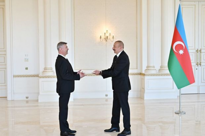   El Presidente recibió las cartas credenciales del flamante embajador de Hungría   