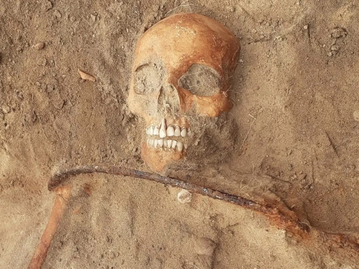    Polşada “vampir” skeleti tapılıb  