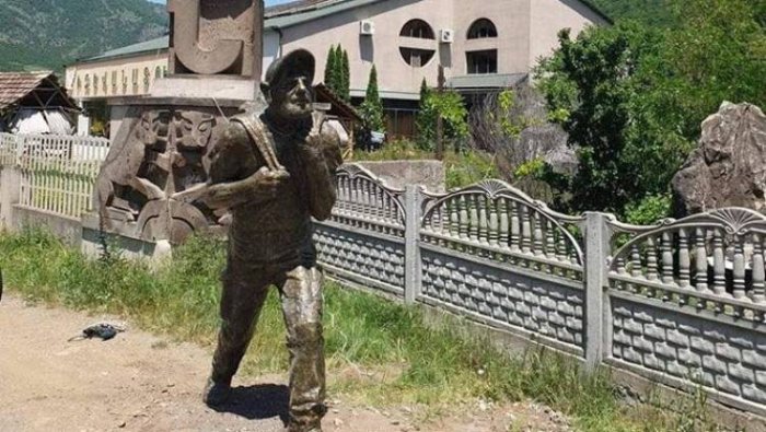    Paşinyanın heykəlinə 5-ci hücumdan sonra kamera quraşdırdılar  
   