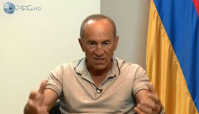    Hərbi cani Koçaryan etiraz edən kütlədən niyə qaçır?   