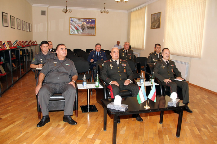 Delegaciones de Kazajistán y Uzbekistán visitan el Instituto Militar de Azerbaiyán