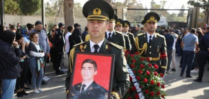 Nazirlik şəhiddən 6 min rüşvət alınmasını araşdırır Nazirlik şəhiddən 6 min rüşvət alınmasını araşdırır