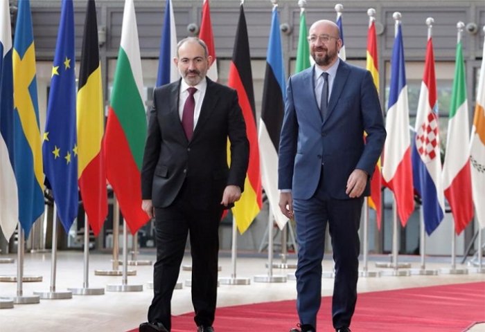     Paşinyan və Mişel sərhəddəki vəziyyəti müzakirə ediblər   