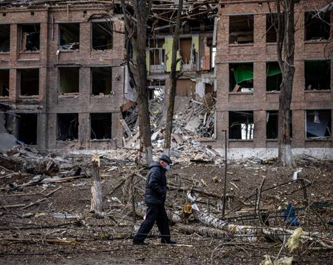 Guerre en Ukraine : des explosions entendues à Kiev