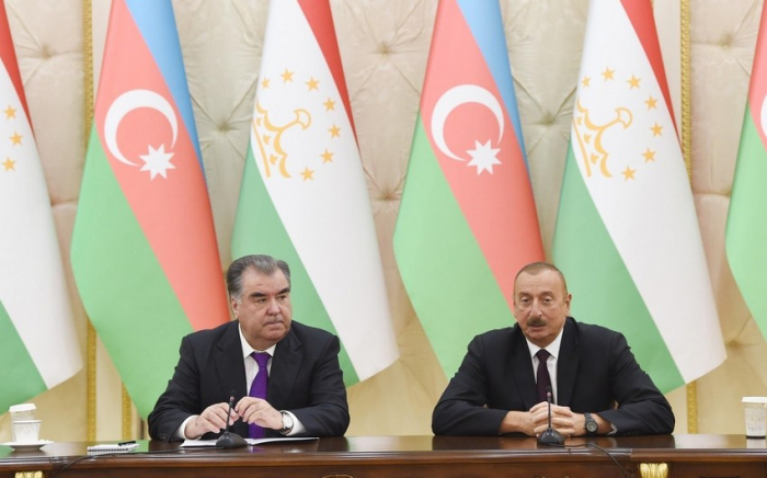   El Presidente de Azerbaiyán llamó por teléfono a su homólogo tayiko  