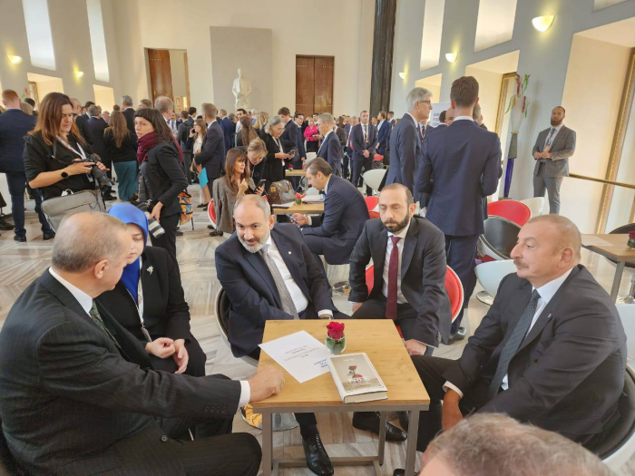   Es gab ein Treffen zwischen Ilham Aliyev, Erdogan und Paschinjan   - FOTOS    