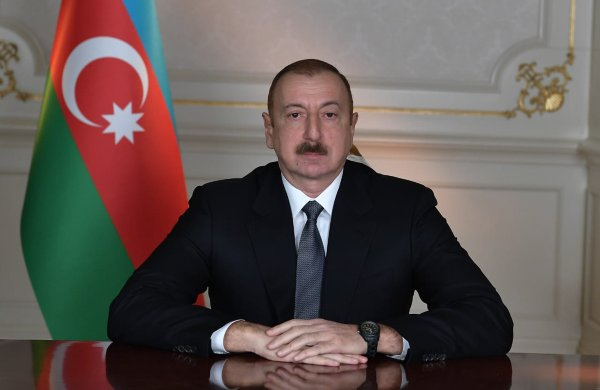  Le président Aliyev participe à un déjeuner informel offert en l