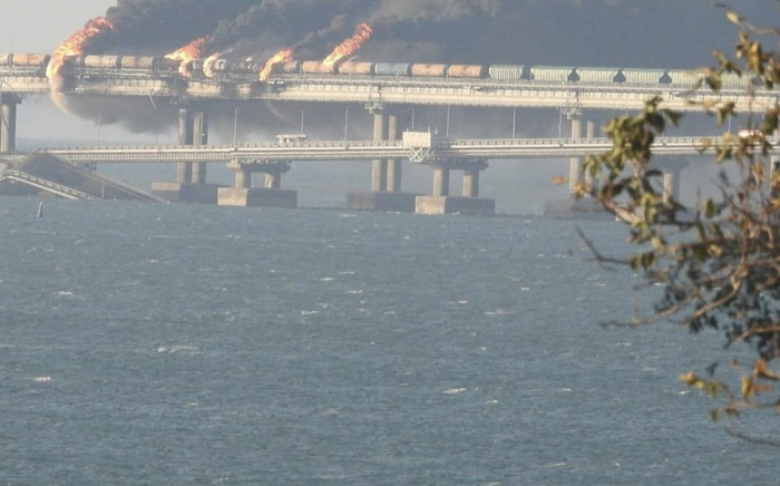  Fuel tank ablaze at bridge in Crimea  