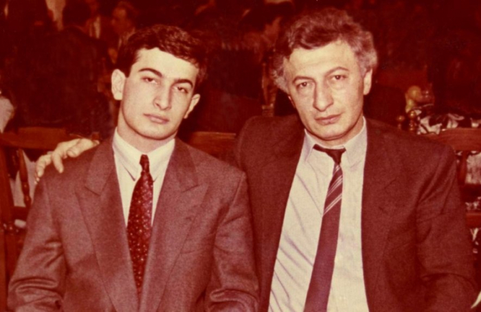 "Atamın ad günü indiyə qədər qeyd olunur" - İsmət Qayıbovun oğlu<span class="qirmizi"></span>