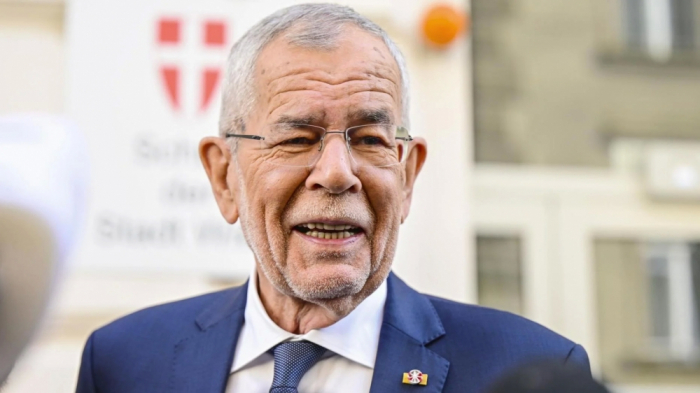    Aleksander Van der Bellen yenidən Avstriya Prezidenti seçilib  
   