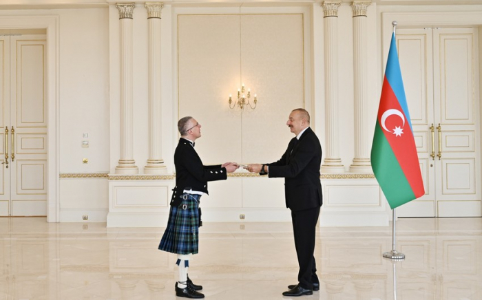   Presidente Ilham Aliyev recibe las credenciales del embajador entrante del Reino Unido  