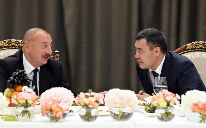 Kyrgyz president hosts official reception in honor of Azerbaijani leader 