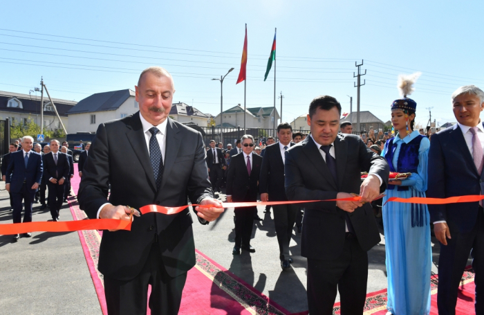  Bichkek: le président Aliyev participe à la cérémonie d’inauguration de l’école Nizami Gandjavi -  PHOTOS  