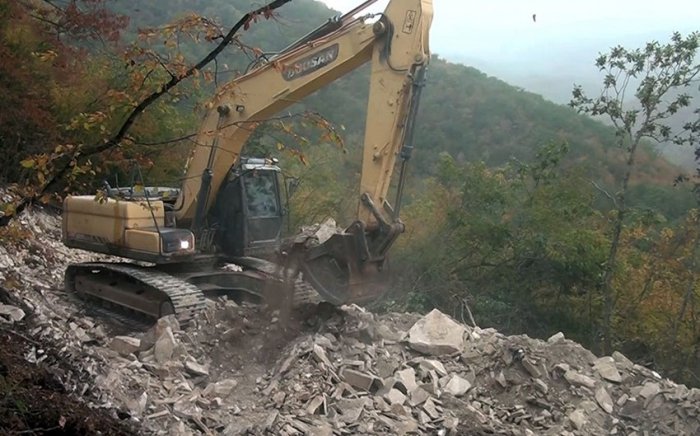    Azad edilmiş ərazilərdə 1 078 km-dən çox yeni təminat yolları çəkilib   