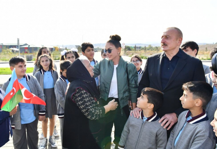   Präsident Ilham Aliyev und First Lady Mehriban Aliyeva treffen sich mit Bewohnern des Dorfes Aghali  
