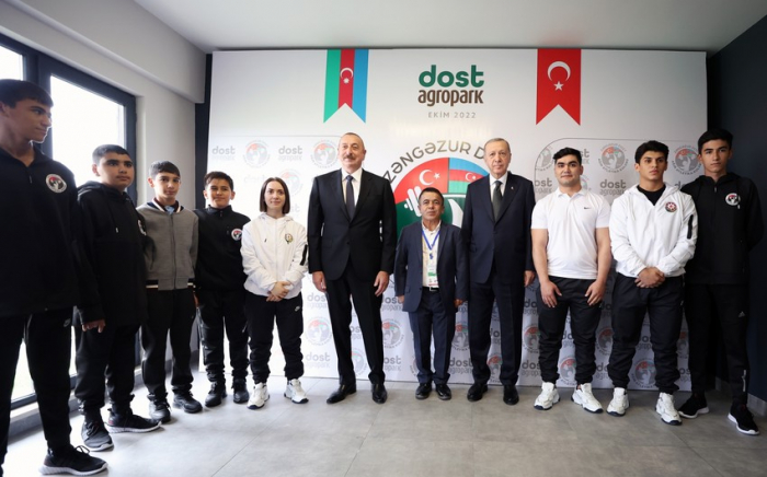   Presidentes de Azerbaiyán y Türkiye asisten a la inauguración de la primera etapa del complejo agrícola inteligente "Dost Agropark" en Zangilan  