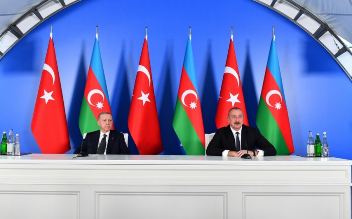   "Die Anwesenheit des Präsidenten der Türkei in Sangilan und Dschabrail an einem solchen Tag hat eine besondere Bedeutung."   - Ilham Aliyev    