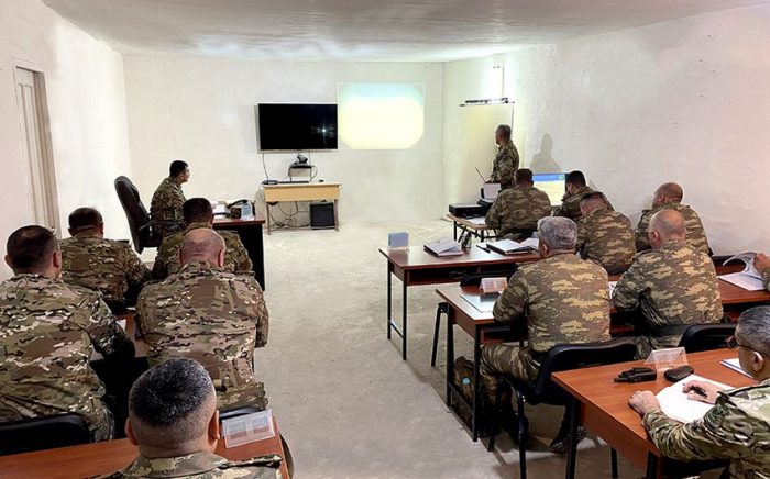  Militärische Ausbildung des Kommandostabs fand bei den Bodentruppen statt-   VIDEO  