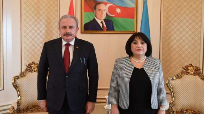 Sahibə Qafarova Şentopa başsağlığı verdi
Sahibə Qafarova Şentopa başsağlığı verdi