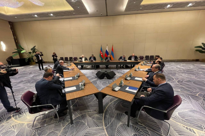  Ministros de Relaciones Exteriores de Azerbaiyán, Rusia y Armenia celebran reunión 
