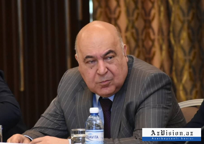 "Axmaq-axmaq suallar verməyin" - Çingiz Abdullayev "Axmaq-axmaq suallar verməyin" - Çingiz Abdullayev