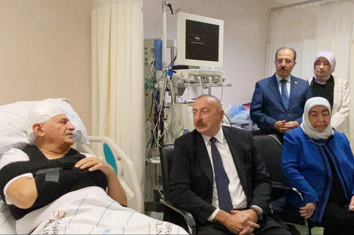   Presidente de Azerbaiyán visita a Binali Yildirim y Shamil Ayrim en el hospital  