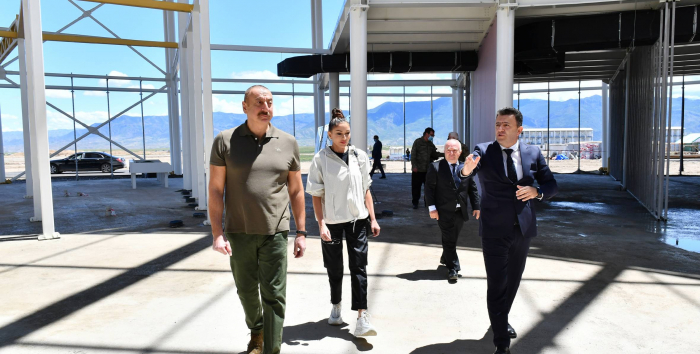  Ilham Aliyev und Mehriban Aliyeva lernten die Bedingungen kennen, die am Zangilan International Airport geschaffen wurden 