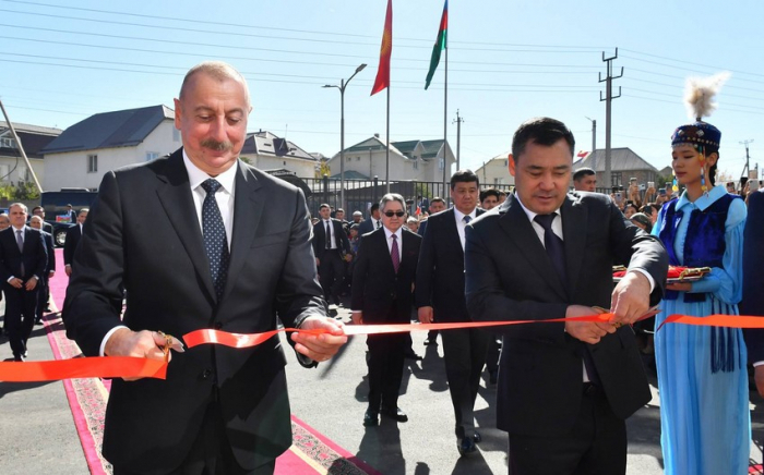   Bishkek acoge la ceremonia de apertura de la escuela que lleva el nombre de Nizami Ganjavi  