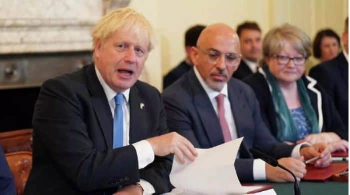       "Borisi geri qaytarın":    15 min britaniyalı petisiya imzaladı   