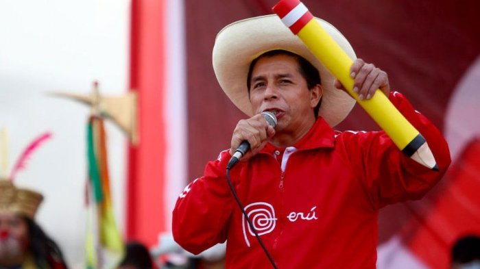 Peru prezidentə qarşı korrupsiya və sui-qəsd ittihamları irəli sürüldü