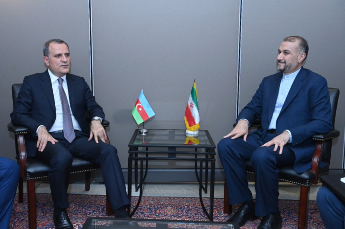 Azərbaycan və İran XİN başçıları regiondakı vəziyyəti müzakirə ediblər Azərbaycan və İran XİN başçıları regiondakı vəziyyəti müzakirə ediblər