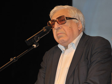 "Mətbuatın zəhərlərini uda- uda yaşaya bilsəm... " - Yazıçı Anar "Mətbuatın zəhərlərini uda- uda yaşaya bilsəm... " - Yazıçı Anar