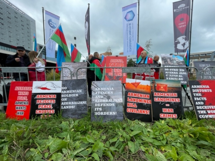 Azerbaijani diaspora representatives hold peaceful rally outside Armenian embassy in Netherlands