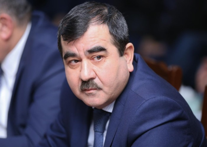 "Xalq yazıçısının davranışı etik deyil"  - <span class="qirmizi">Akif Aşırlı qalmaqallı qurultaydan yazdı</span>