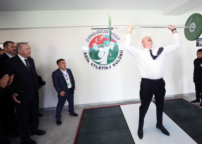    İlham Əliyev Zəngilanda ştanq qaldırdı -    FOTO        
