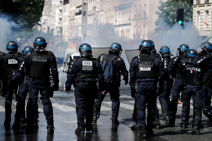 Fransada nümayişçilərlər polis arasında toqquşmalar olub  
