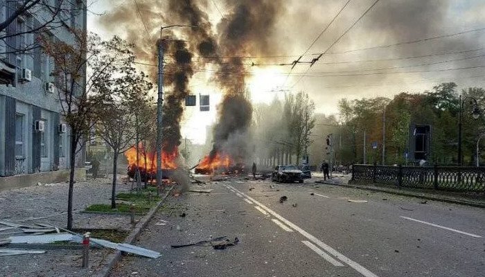    Zelenskinin ofisinin yanına raket düşüb   