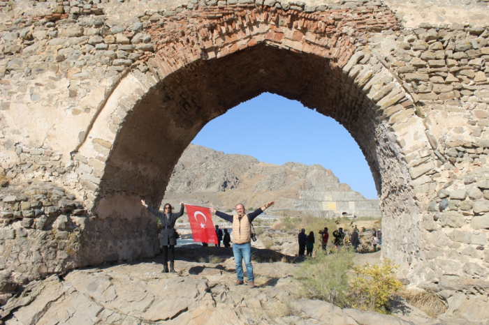  Delegation of Turkiye Travelers Club visits liberated Khudafarin Bridge 