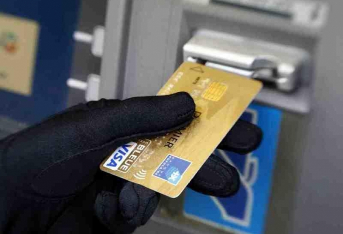 Başqasının bank kartından 725 manat oğurlayan şəxs tutulub Başqasının bank kartından 725 manat oğurlayan şəxs tutulub