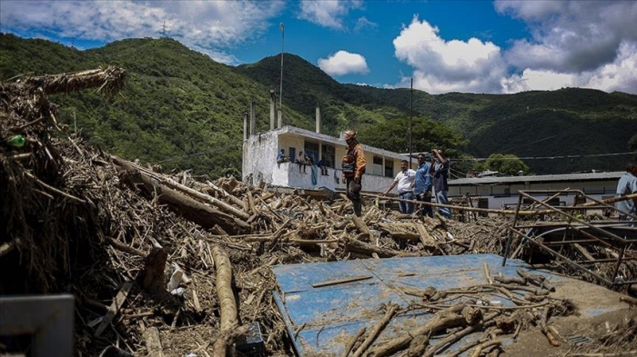 Des glissements de terrain au Vénézuela font au moins 43 morts et d