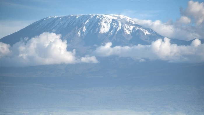 Afrique: Le Kilimandjaro lutte depuis 6 jours contre un incendie