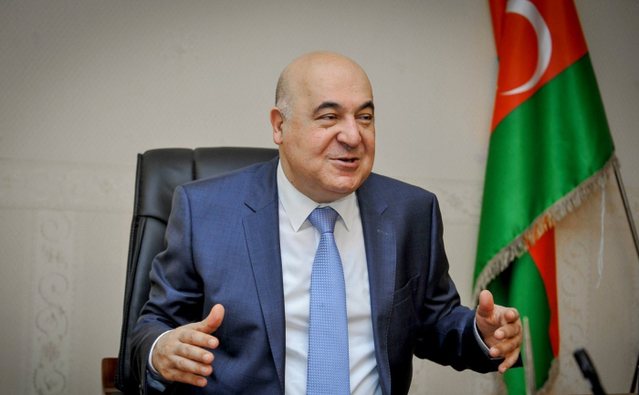  "Hamının vicdansız olduğuna niyə belə həvəslə inanırlar?”  -    Çingiz Abdullayev      
