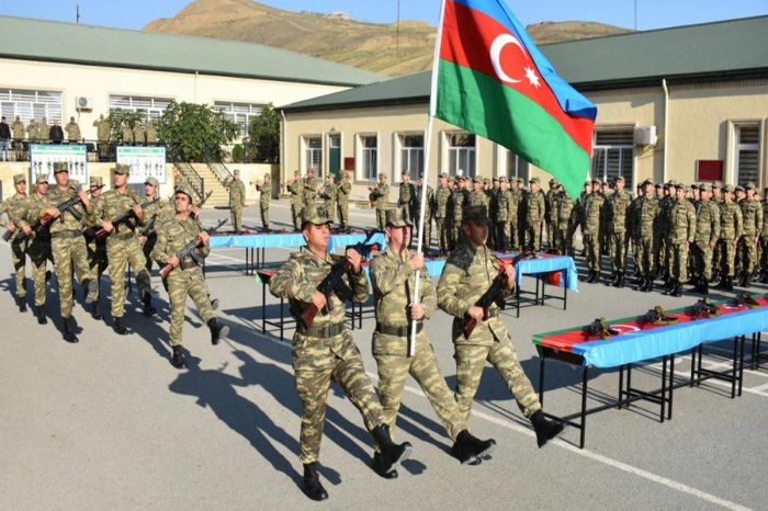   Presidente Aliyev firma una Orden sobre el servicio militar activo  