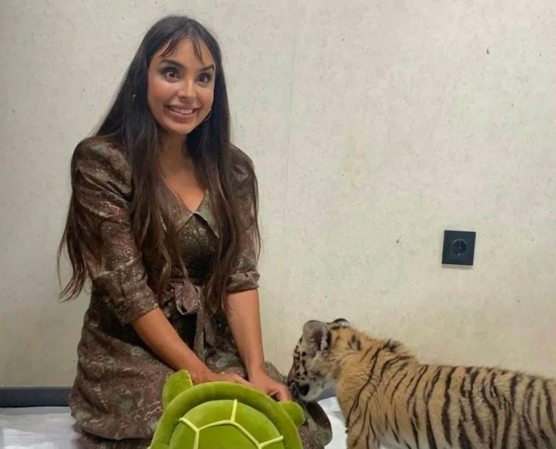    Leyla Əliyevanın pələng balası ilə    FOTOSU      