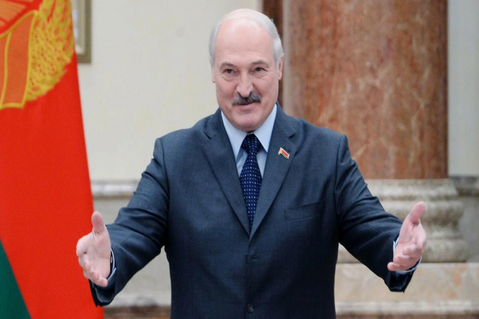    "Traktoru təyyarə sürəti ilə sürürdüm" -    Lukaşenko - VİDEO     