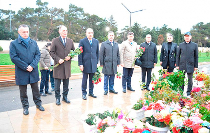 Azerbaijani health minister honors memory of medical workers who died in Second Karabakh War 
