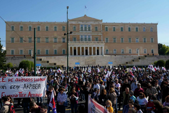   Strike over price hikes paralyzes Greece  